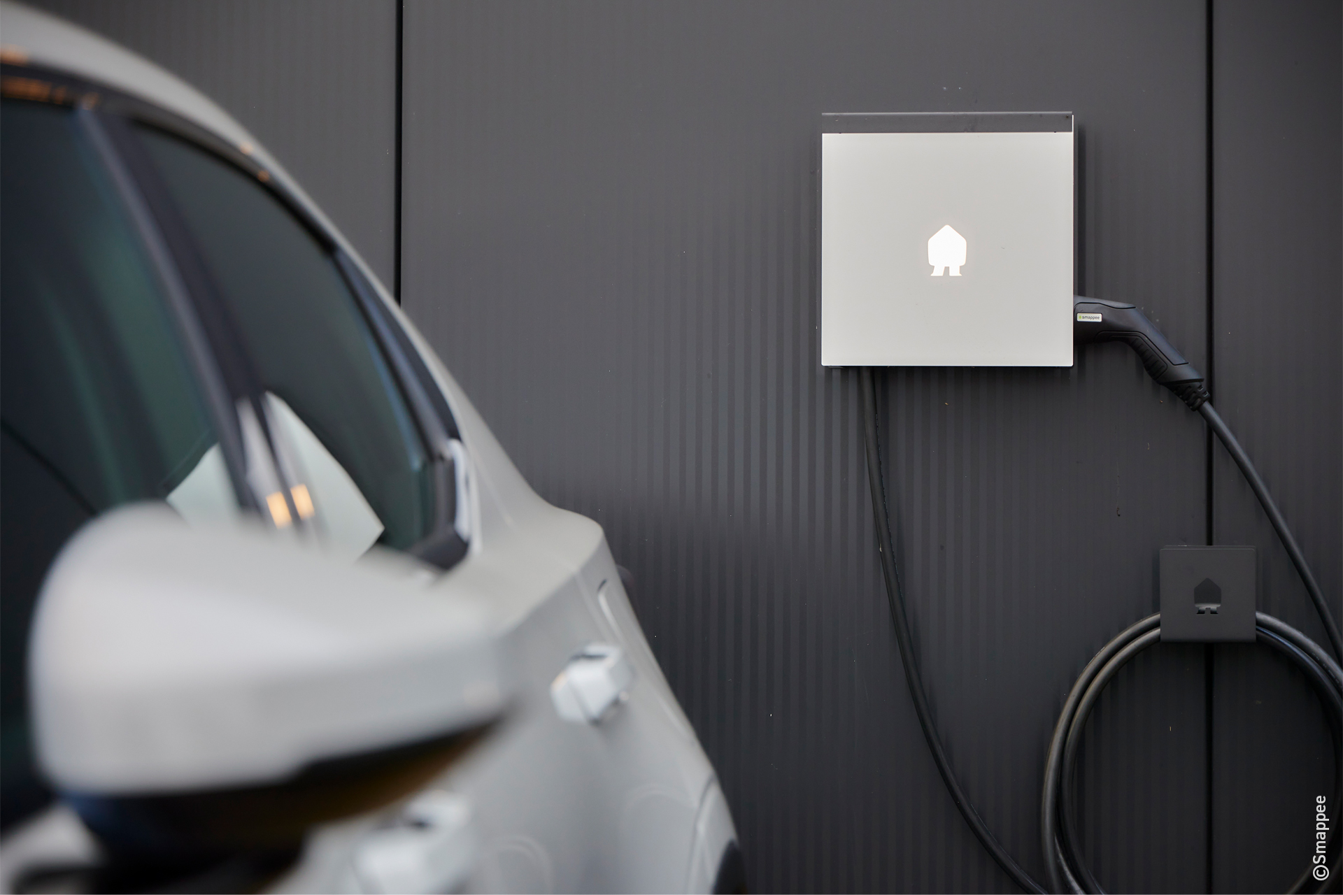 ┬®Smappee-EV-Wall_Cable-and-car-3.jpg